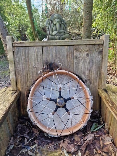 Sjamanendrum 35 cm Geit op Wilg en Maansteen